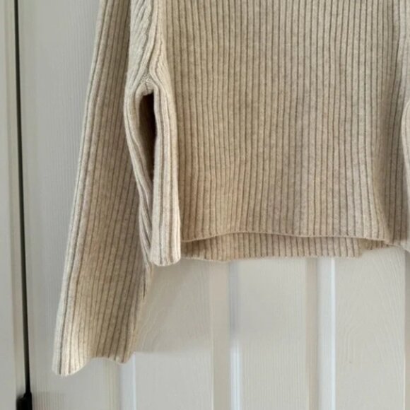 H&M Sweater - Picture 2 of 5